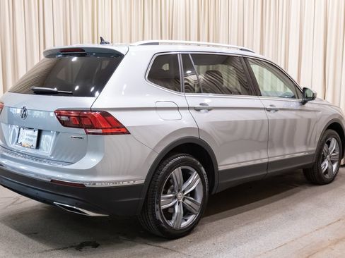 Used 2020 Volkswagen Tiguan SEL AWD/4WD image 6