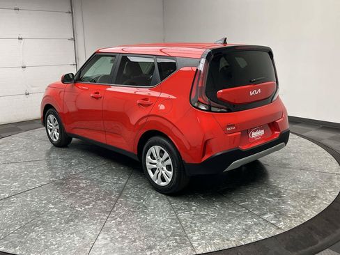 Used 2024 Kia Soul LX FWD image 2