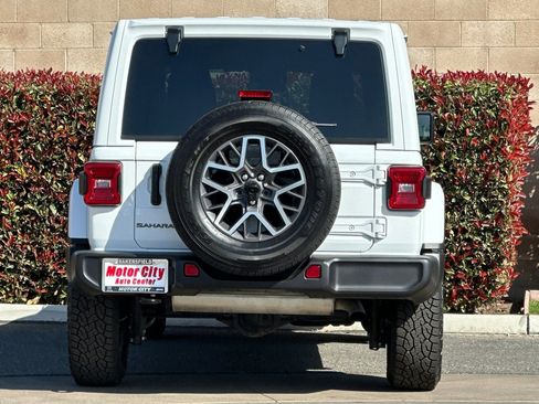 Used 2025 Jeep Wrangler Sahara image 5
