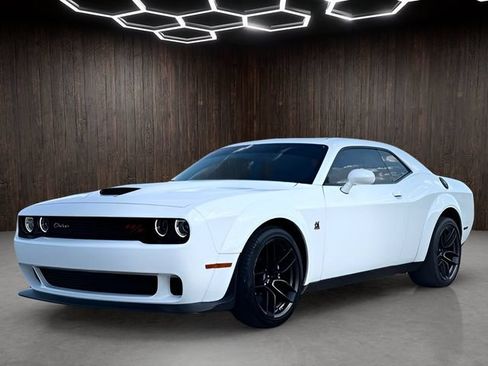 Used 2022 Dodge Challenger R/T Scat Pack RWD image 4