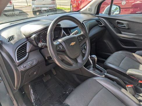 Used 2021 Chevrolet Trax LT AWD/4WD image 12