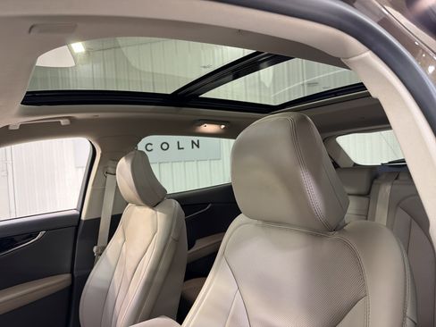 Used 2022 Lincoln Nautilus Reserve image 10