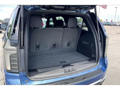 Used 2026 Chevrolet Tahoe High Country AWD/4WD image 11