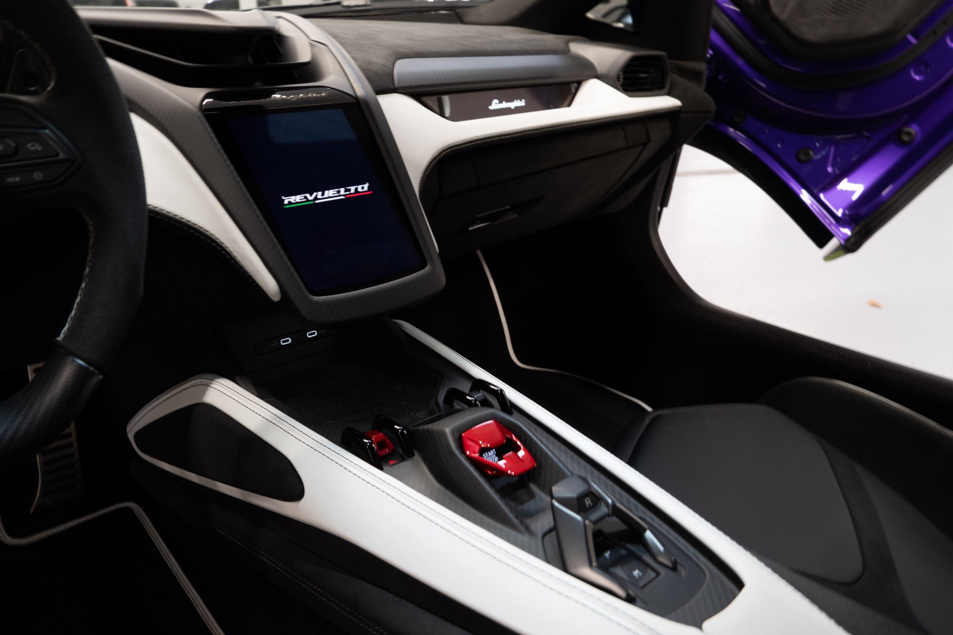 Used 2024 Lamborghini Revuelto AWD/4WD image 31