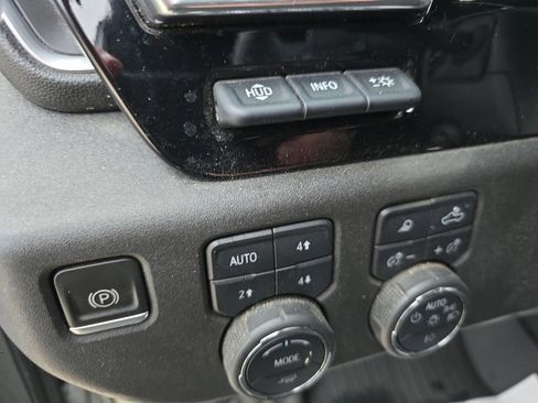 Used 2023 Chevrolet Silverado 1500 High Country w/ Technology Package image 19