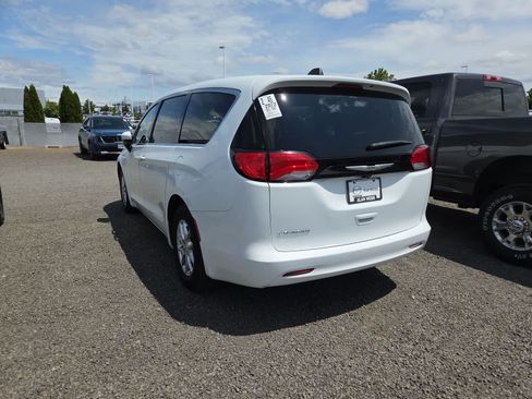 Used 2023 Chrysler Voyager LX FWD image 3