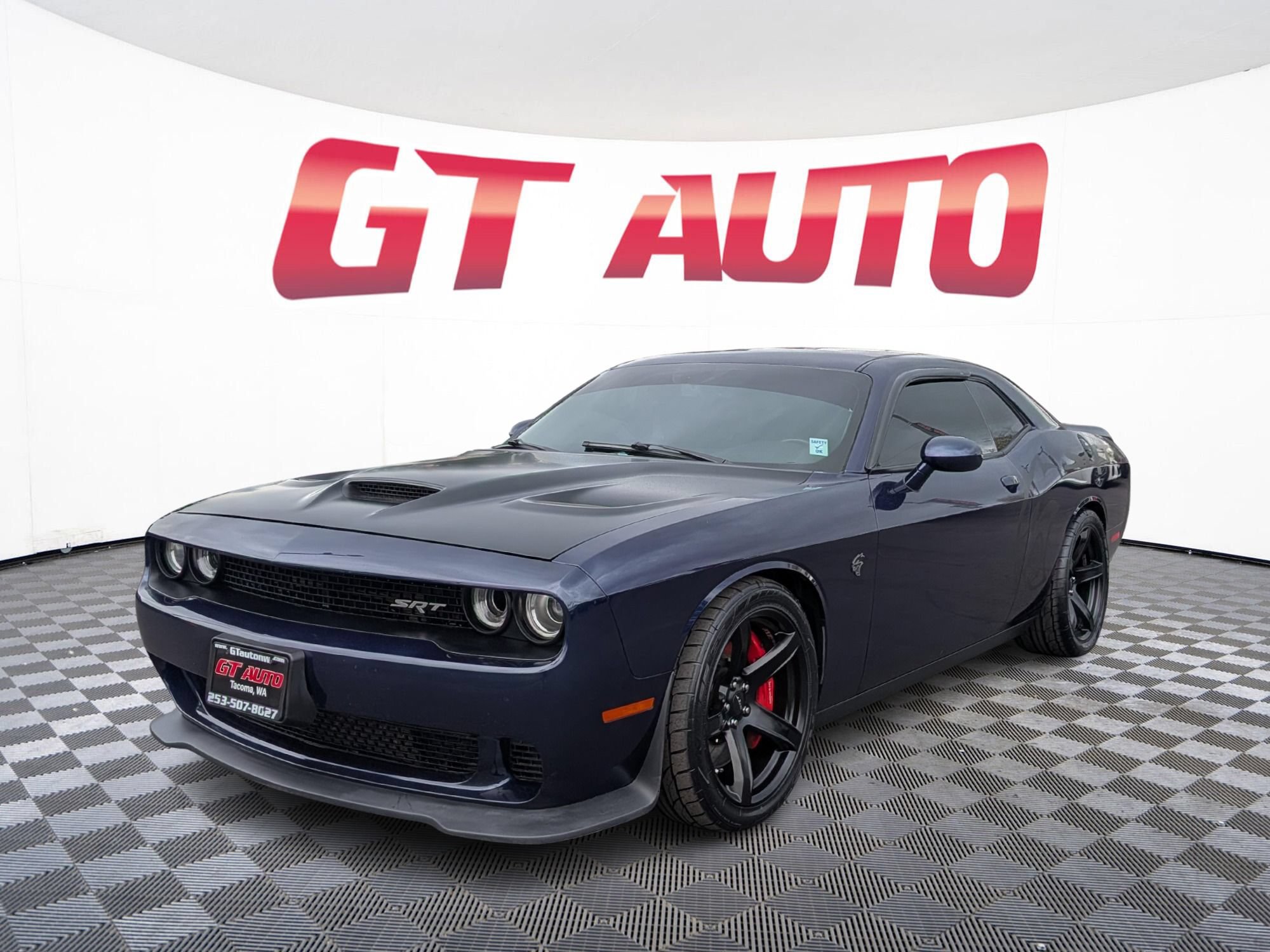 Used 2017 Dodge Challenger SRT Hellcat RWD image 2