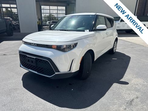Used 2023 Kia Soul LX FWD image 3