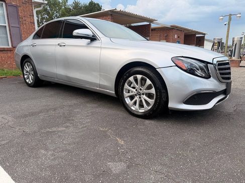 Used 2019 Mercedes-Benz E 300 4MATIC image 6