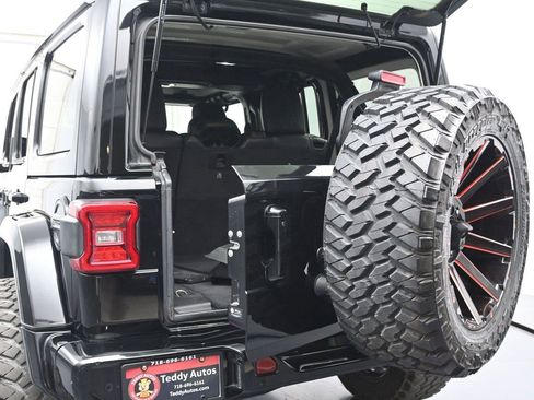 Used 2021 Jeep Wrangler Unlimited Sahara AWD/4WD image 12