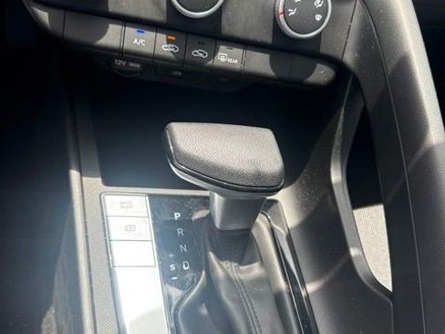 Used 2024 Hyundai Elantra SE FWD image 17