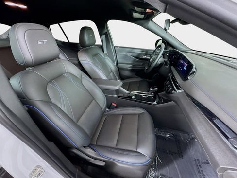 Certified 2024 Buick Envista Sport Touring w/ Convenience I Package image 26