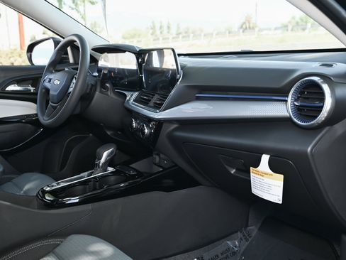 New 2026 Chevrolet Trax LT w/ Sunroof Package image 36