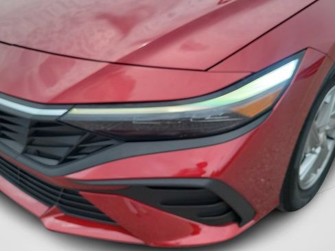 Used 2024 Hyundai Elantra SE FWD image 23