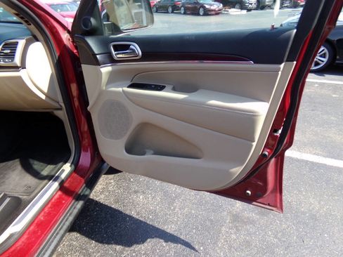 Used 2014 Jeep Grand Cherokee Limited w/ Trailer Tow Group IV image 32