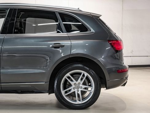 Used 2017 Audi Q5 2.0T Premium Plus w/ Technology Package image 21