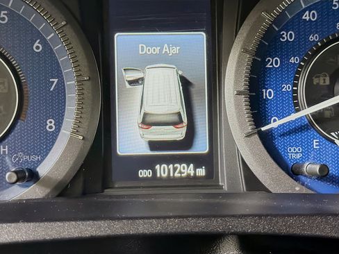 Used 2017 Toyota Sienna XLE w/ XLE Navigation Package FWD image 18