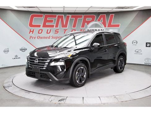 Used 2024 Nissan Rogue SV w/ SV Premium Package FWD image 2