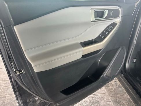 Used 2023 Ford Explorer XLT w/ Equipment Group 202A RWD image 9