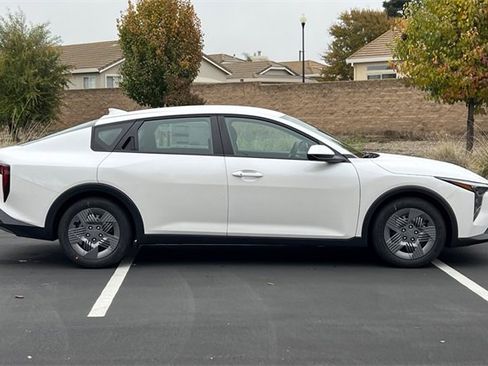 New 2025 Kia K4 LX image 3