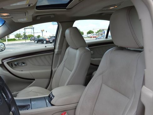Used 2010 Ford Taurus Limited AWD/4WD image 29