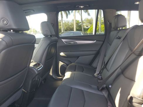 New 2025 Cadillac XT6 Luxury image 19