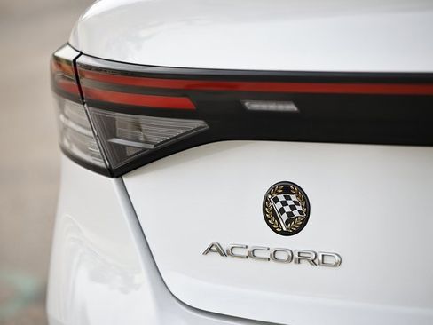 Used 2023 Honda Accord EX image 8