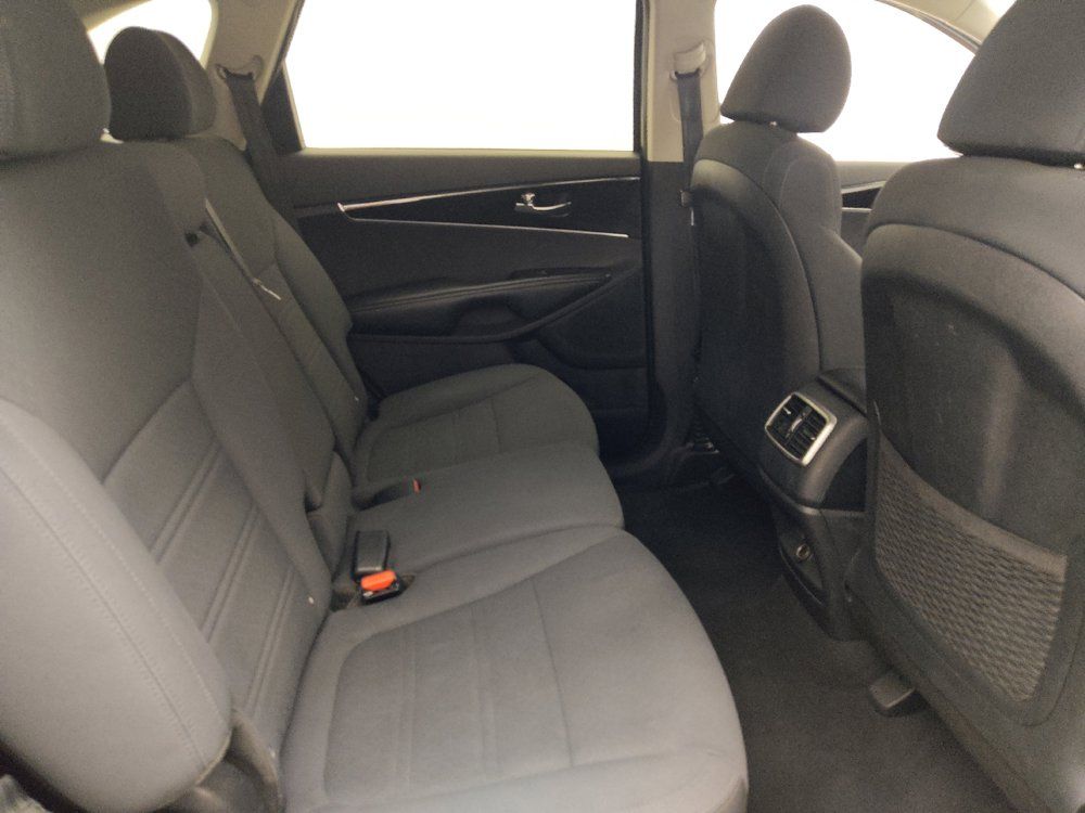 Used 2019 Kia Sorento L FWD image 19