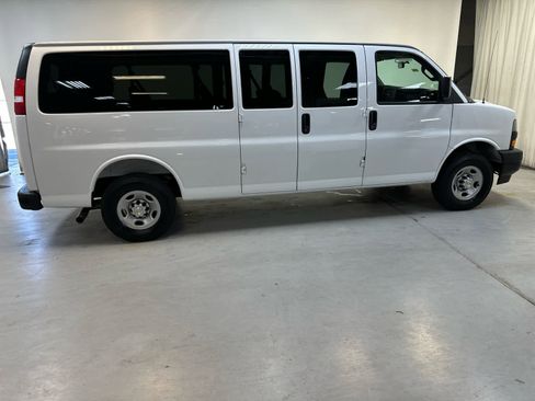 Used 2025 Chevrolet Express 3500 LS image 9