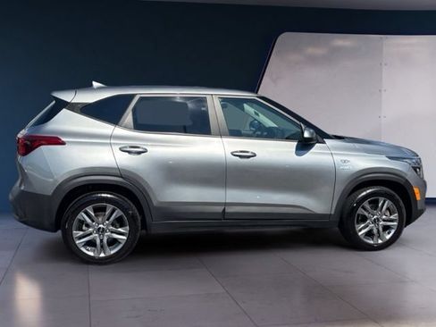 Used 2023 Kia Seltos LX AWD/4WD image 6