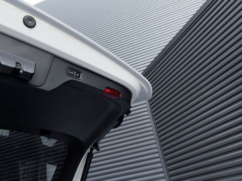 Used 2024 Porsche Macan 4 Electric image 27