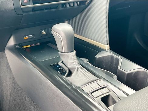 Used 2025 Toyota Camry SE FWD image 16