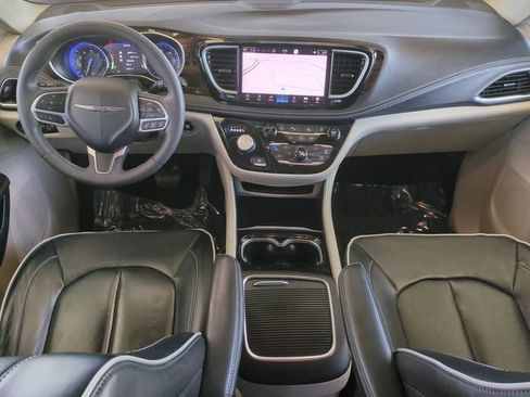 Used 2023 Chrysler Pacifica Limited FWD image 29