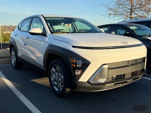 New 2026 Hyundai Kona SE image 1