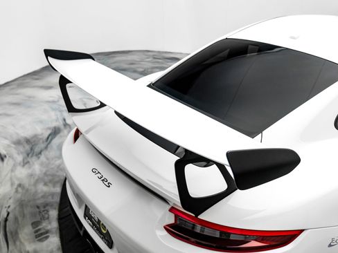 Used 2019 Porsche 911 GT3 RS RWD image 18
