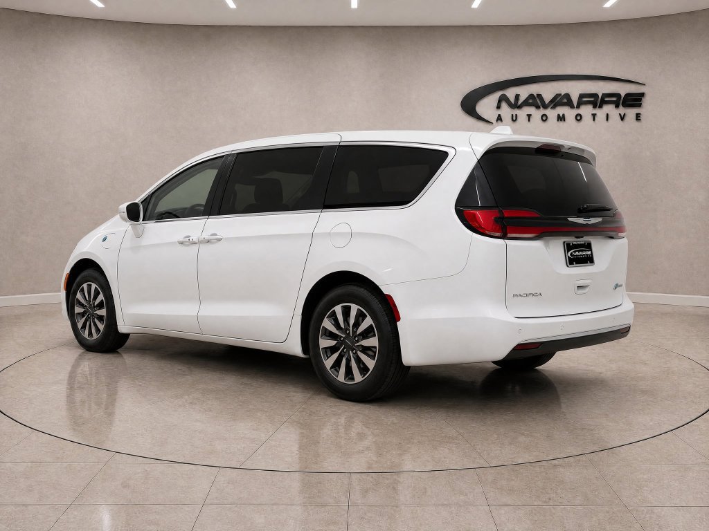 Used 2022 Chrysler Pacifica Touring-L FWD image 5