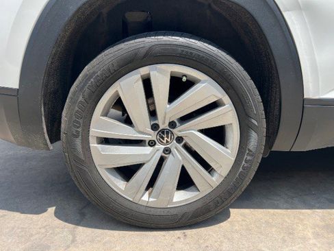 Used 2022 Volkswagen Atlas Cross Sport SE FWD image 12