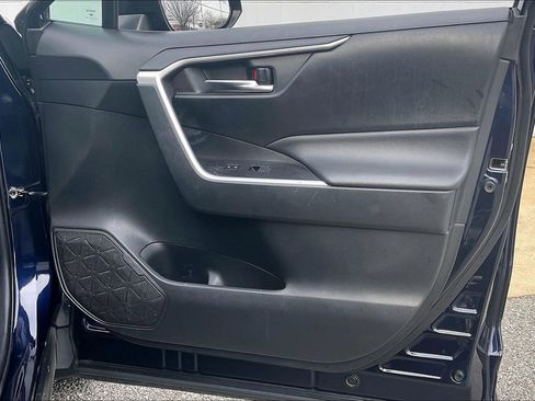 Used 2020 Toyota RAV4 XLE image 29