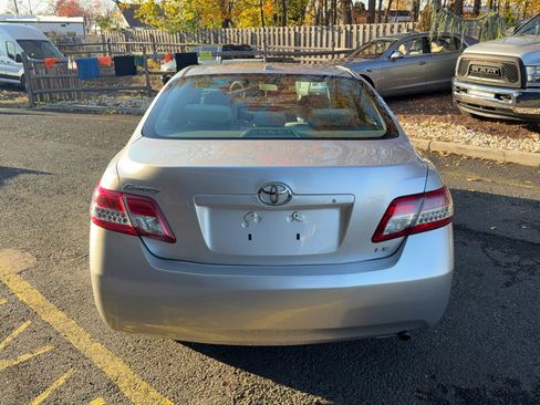 Used 2010 Toyota Camry LE image 5