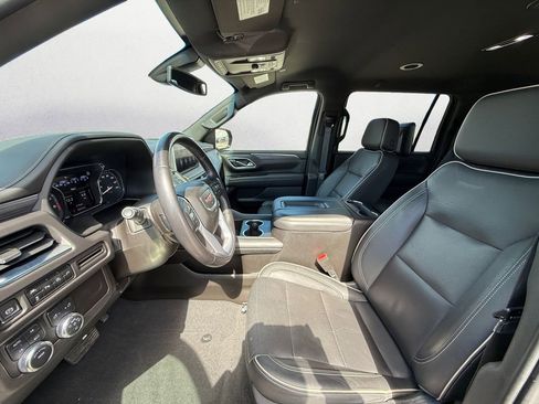 Used 2021 GMC Yukon XL SLT w/ Rear Media and Nav Package AWD/4WD image 9
