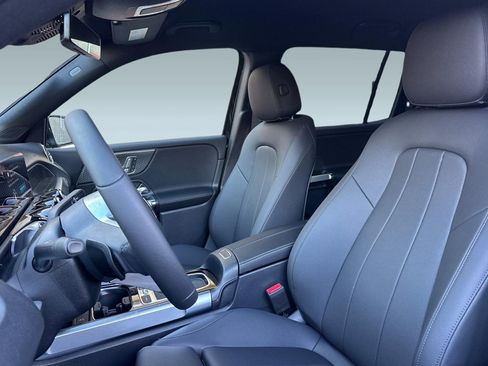New 2025 Mercedes-Benz GLB 250 250 image 19