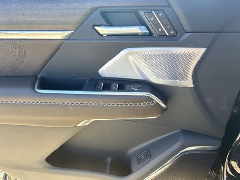 New 2026 GMC Acadia Denali Ultimate w/ LPO, Floor Liner Package AWD/4WD image 15