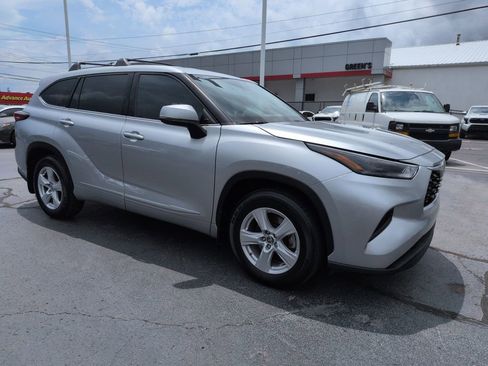 Used 2022 Toyota Highlander L AWD/4WD image 7