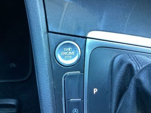 Used 2020 Volkswagen Golf 4-Door image 23