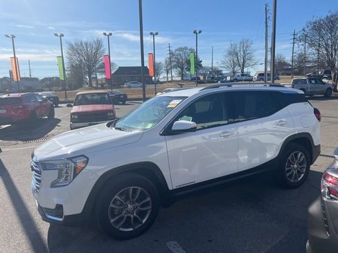 Used 2024 GMC Terrain SLT image 7
