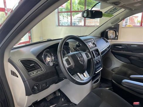 Used 2015 Dodge Grand Caravan American Value Package w/ UConnect Hands-Free Group FWD image 18