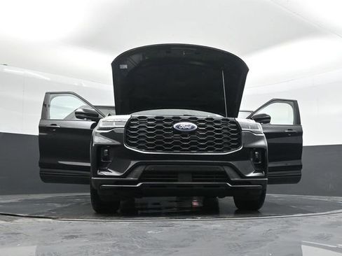 Used 2025 Ford Explorer ST-Line w/ Premium Package image 43