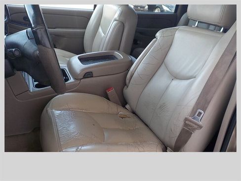 Used 2006 Chevrolet Suburban LT w/ Preferred Equipment Group image 4