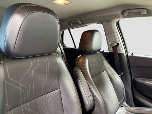 Used 2018 Chevrolet Trax LT w/ LT Convenience Package image 24