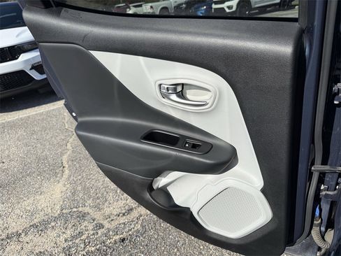 Used 2022 Jeep Renegade Limited image 31